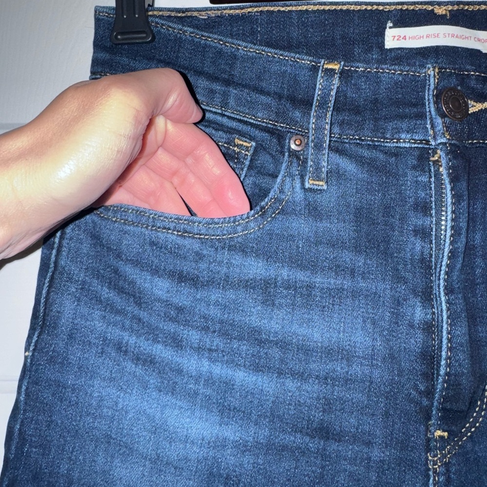Levi’s 724 High Rise Straight Crop Jeans - Picture 4 of 8
